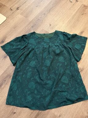 Women's Green Floral Textured Short-Sleeve Top